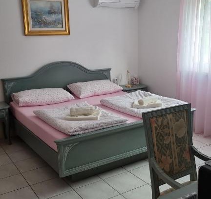 Contone House | A u r o r a Central Room tra Locarno, Lugano e Bellinzona a 1 minuto FFS