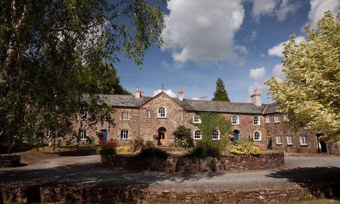 Chulmleigh House | A unique 300 year old Grade 2 listed property sleeping a MAXIMUM 30 guests.