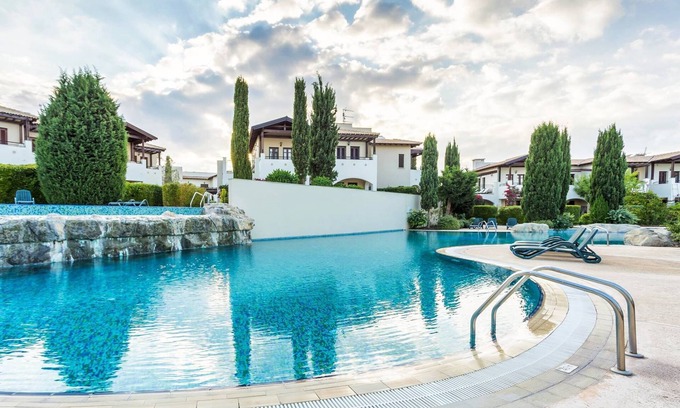 Aphrodite Hills Apartment | A unique apartment with the garden access to the pool