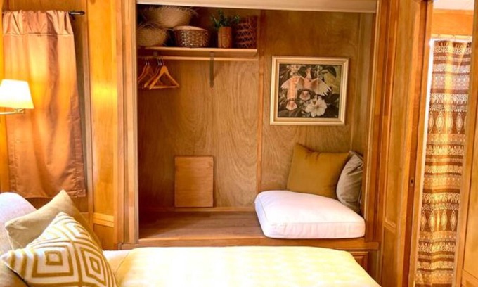 Sherkston Cabin | A unique beautiful cottage located in the Sherkston Shores resort!