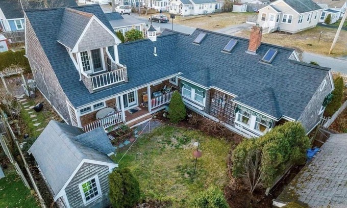Wareham Center House | A Wave from it All: Swift's Beach Wareham
