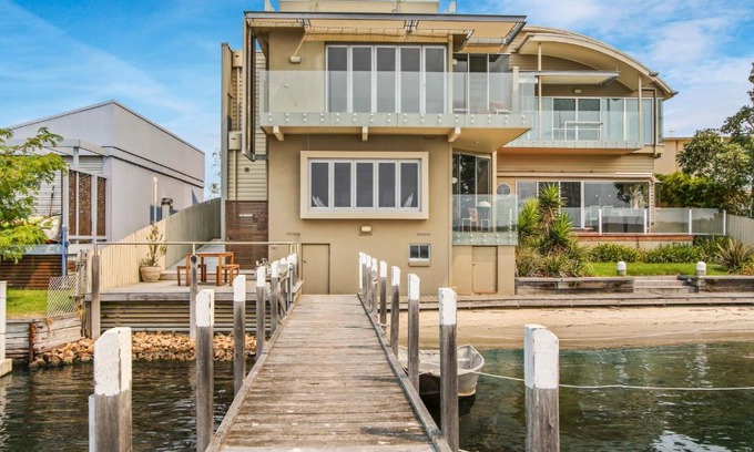 Metung House | A Window on the Bay