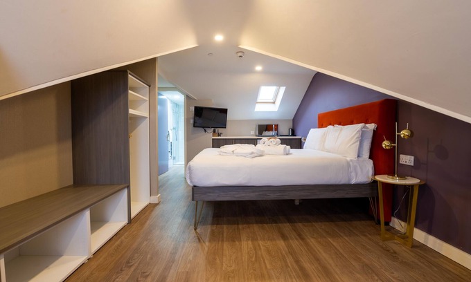 Riverside House | Aaron Wise - 62 Plantagenet Street