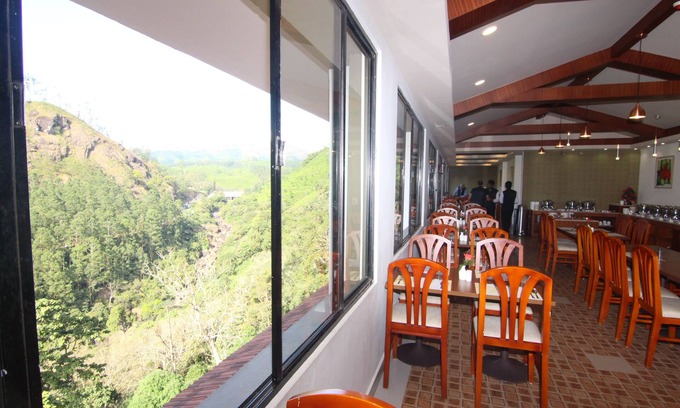 Kannan Devan Hills Hotel | Abad Copper Castle