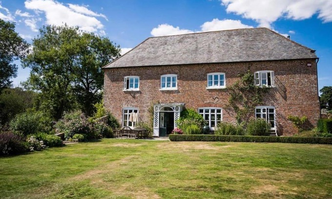 Alresford House | Abbotstone Farm House with Pool & Tennis Court