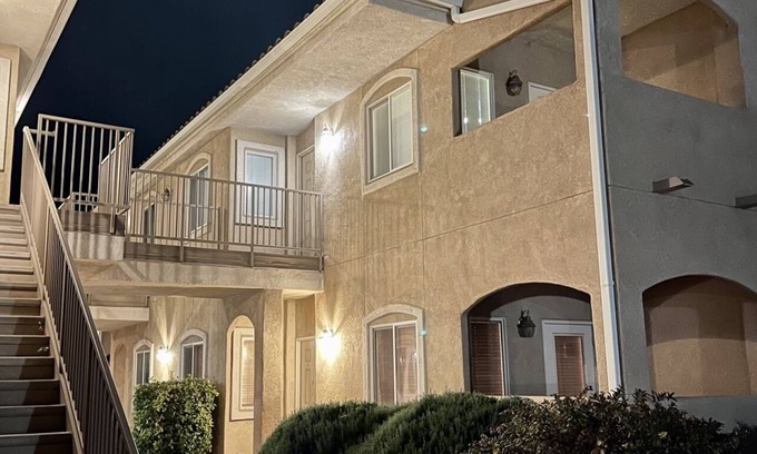 North Valley Condo | ABQ Condo with Pool, Gym, and Mountain Views