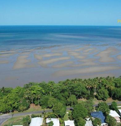 Cooya Beach House | Absolute Beachfront Family home - Cooya