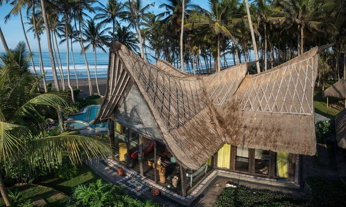 Kerambitan Villa | Absolute Beachfront Villa Laut
