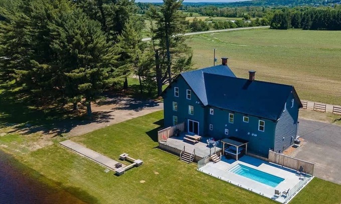 Cookshire-Eaton Ski Chalet | Access to the river - Spa - Inground pool