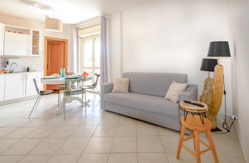 La Maddalena Apartment | Accogliente Bilocale Centrale, Terrazza, Parking