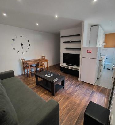 Jardin de la Abadia Apartment | Acogedor apartamento con patio a 500 metros de la playa