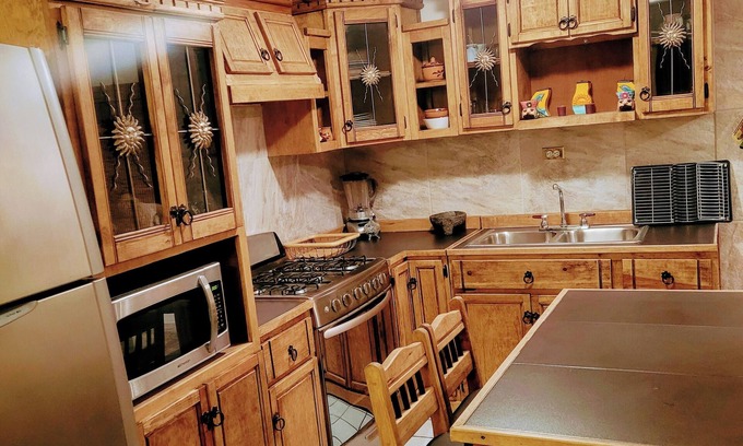 Juarez Municipality House | Acogedora casa de 2, recámaras con WiFi, aire y estacionamiento en Cd. Juárez