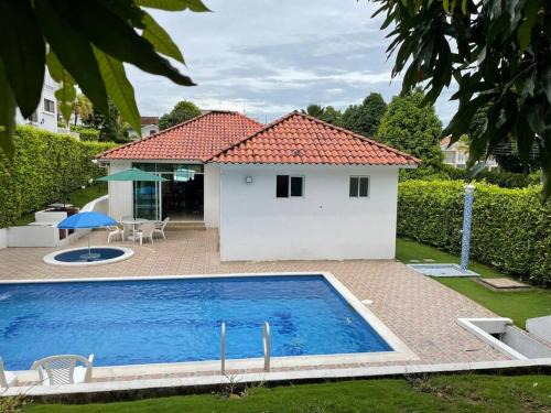 Melgar House | Acogedora casa de descanso con piscina privada