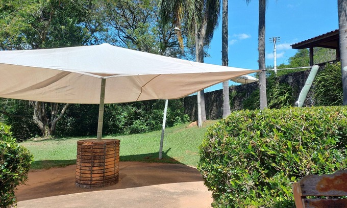 Piedade House | Acomodações Aconchegantes, Salão Gourmet, Piscina, Muito Verde e Tranquilidade