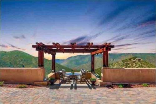 Ramona House | Acres of Bliss - A hillside getaway