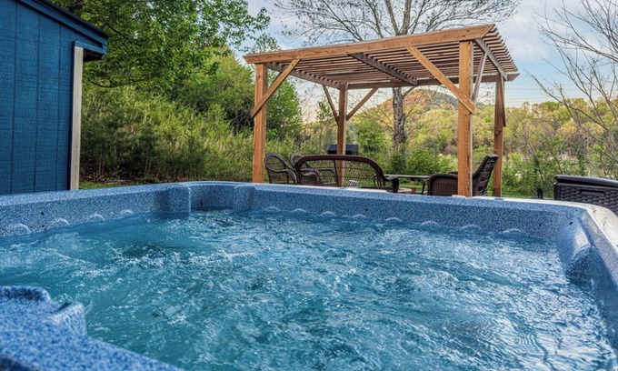 Pigeon Forge Cottage | Across from Dollywood w/FREE Dollywood ticket, pets ok w/fee, arcade, hot tub