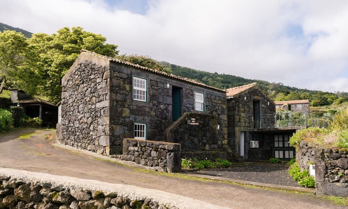 Prainha House | Adega das Conteiras - Adegas do Pico