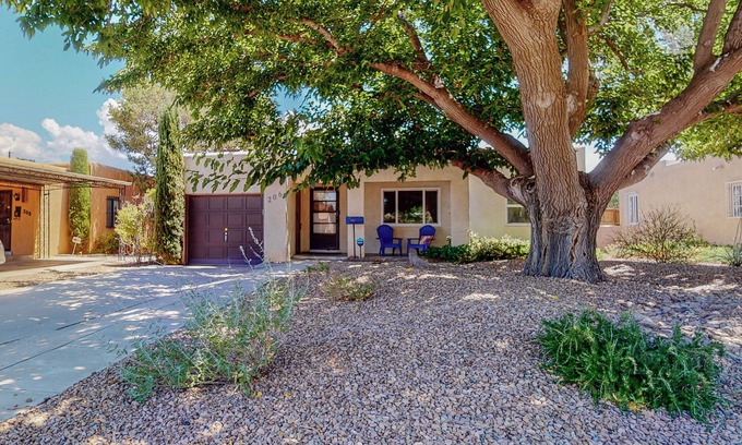 Highland Business House | Adobe Home, 2bd/1ba, Garage, Dog