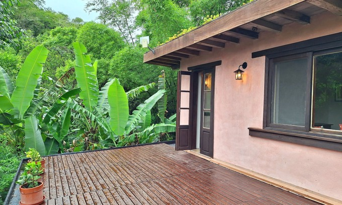 Paulo Lopes Cabin | Adobe Refuge. Comfort and peace in the Atlantic Forest, close to the beaches of southern SC