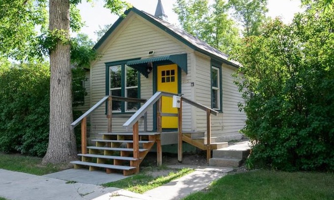 Great Falls House | Adorable and Cozy Bungalow