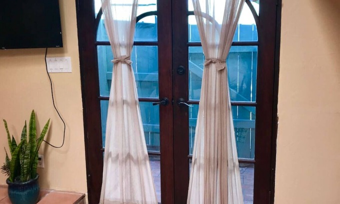 Bay Ho Condo | Adorable Cottage near Mission Bay, Monthy