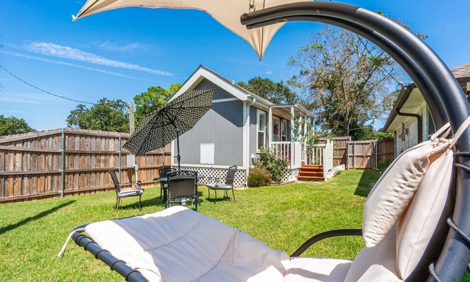 Tyler Cabin | - Adorable Guest House in South Tyler -