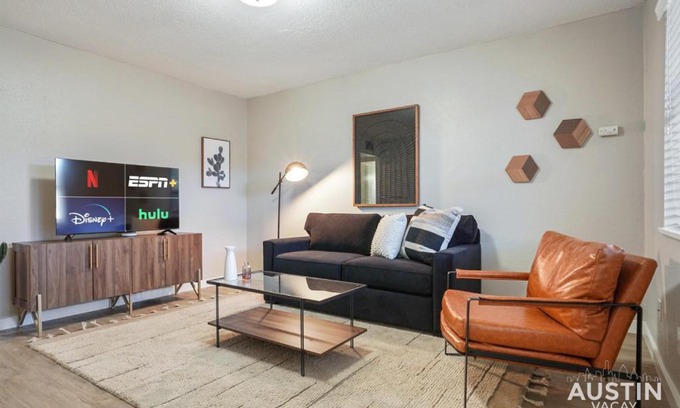 Brentwood Apartment | Adorable N Lamar Living, Pool and Comfort for All