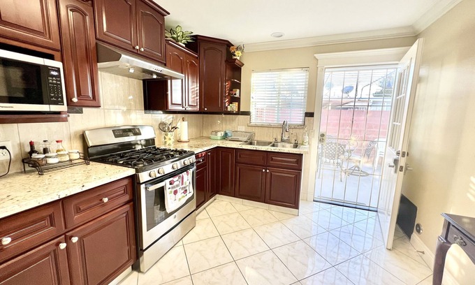 Garden Grove House | Adorable vacation unit near Disneyland