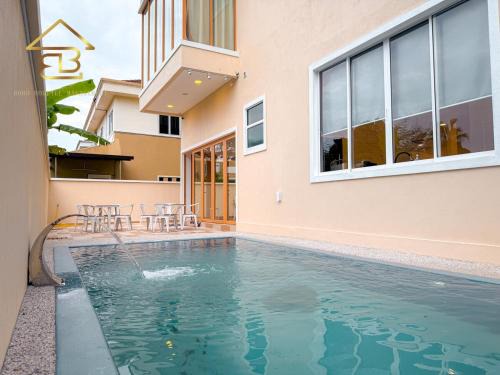 Hulu Kinta House | Aesthetic Muji Pool Villa in Ipoh 5BR 24Pax Karaoke Snooker Air hockey