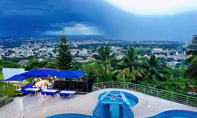 Ho Hotel | African Hill Resort