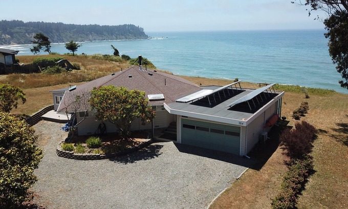 Trinidad House | Agate Beach Hideaway - 3-Bed/1-bath Furnished Monthly Rental in Trinidad, CA