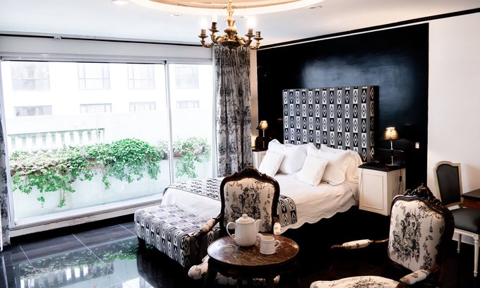 Buenos Aires Central Business District Apartment | Ageless style in San Telmo: spacious studio apartment