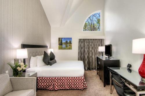 Davis Hotel | Aggie Inn, an Ascend Collection Hotel