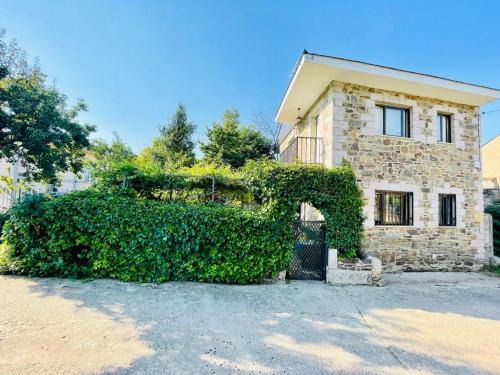 Cobreros House | Agradable casa con chimenea, en zona tranquila de Sanabria