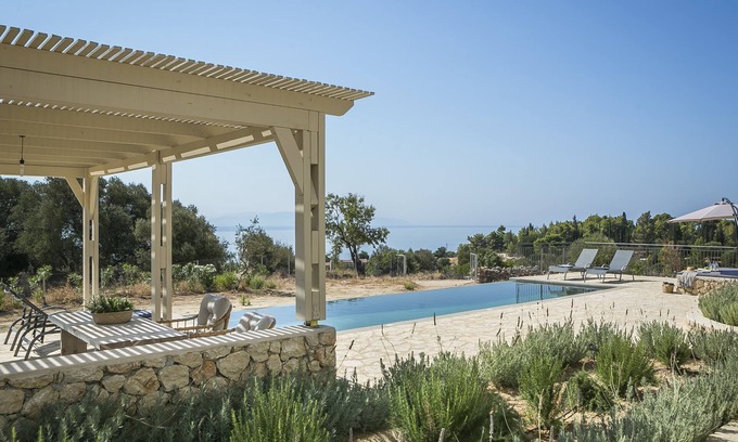 Pesada Villa | Agriasparengia : Stunning Villa with Pool ,sea/mountain view, 5 rooms/bathrooms