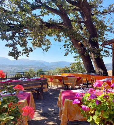 Valfornace House | Agriturismo Roccamaia