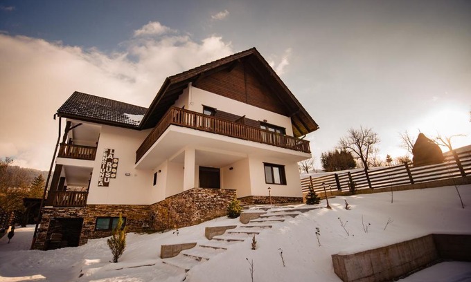 Rodna Villa | Agropensiunea turistică La Rusu