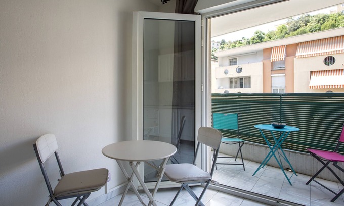 La Madeleine Apartment | Air-conditioned studio district Bornala