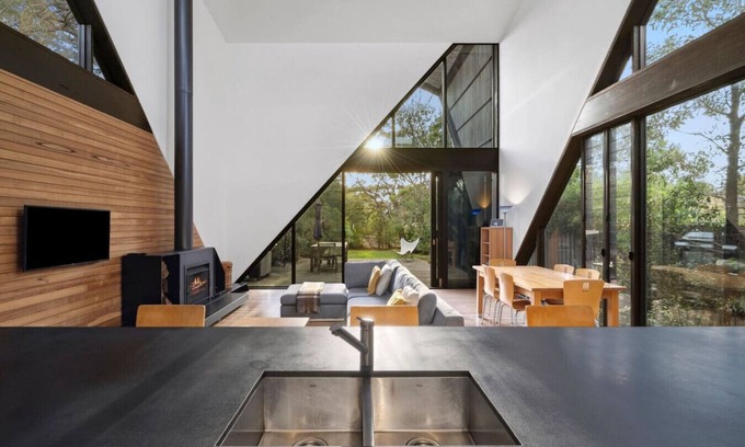 Surf Coast House | Aireys Cliff-Top Gem - Your Ultimate Coastal Escape