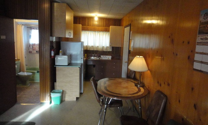 Quesnel Hotel | Airport Inn Motel & RV Park