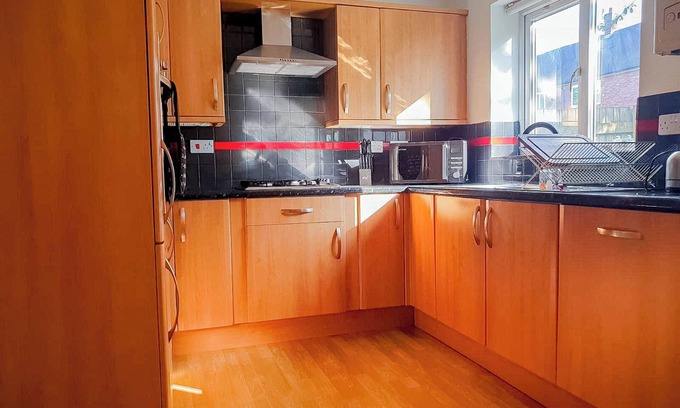 Broadheath Apartment | Airport Lounge - 3Bed 6 Persons