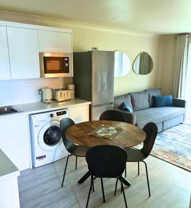 Whittington Apartment | Aisiki Stays Apartments at Colindale, Ground Floor, 2-Bedroom & 1-Bathroom, Pet-Friendly, with Free Wi-Fi & Parking Space