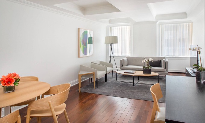 Sutton Place Hotel | AKA Residences Beautiful Renovated Deluxe Suite w/WiFi & Access to Gym & Pool
