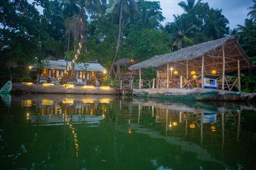 Dodanduwa Bed & Breakfast | Aki Luna Lagoon Resort Hikkaduwa