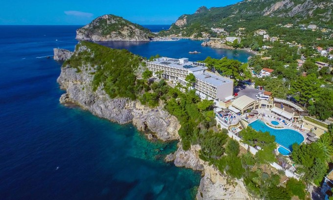 Lakones Hotel | Akrotiri Beach Resort Hotel - Adult Friendly