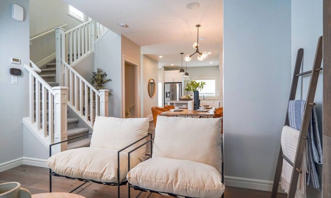 Southeast Edmonton House | AK’s Den: Hostel prices, private room comfort, and a therapy cat!