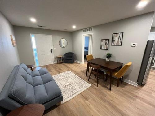 South Central Omaha Apartment | Aksarben Area 2 BD-2 BA by UNO