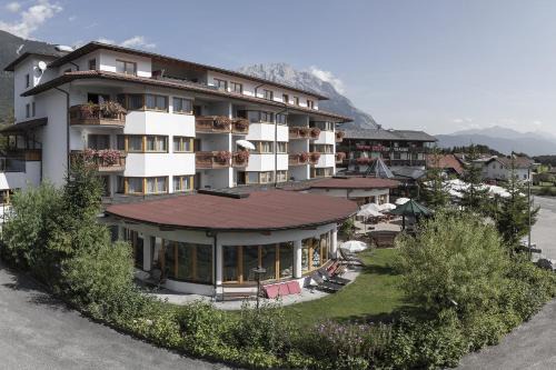 Wildermieming Hotel | Aktiv-Hotel Traube am Mieminger Sonnenplateau