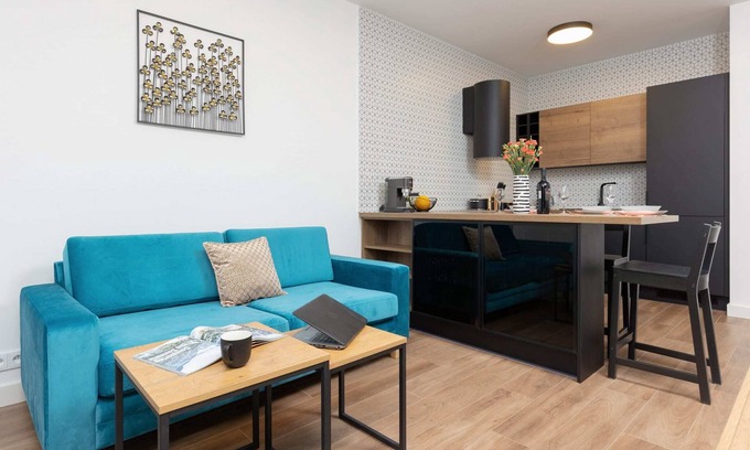 Muranow Apartment | Al. Solidarności 60B| Studio for 4 Guests| Parking