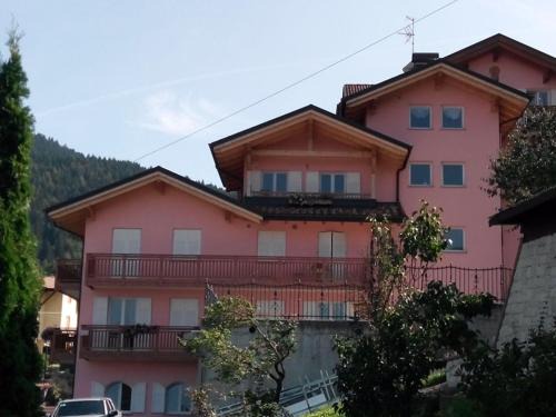 Cavedago Apartment | Alba Lucis Suite Rooms